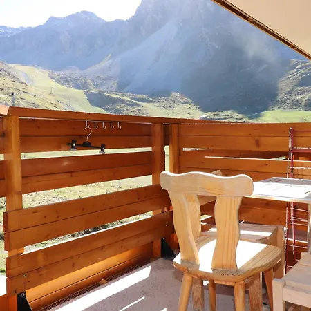 Lumineux Skis Aux Pieds Avec Balcon A Appartement *