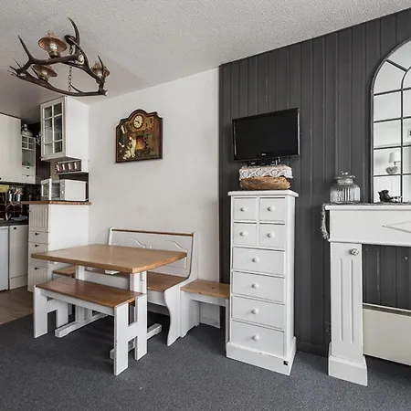 Lumineux Skis Aux Pieds Avec Balcon A Appartement *
